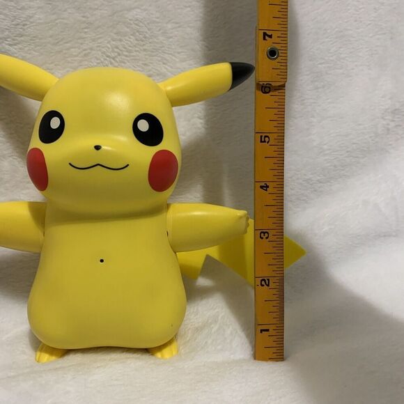 Pokémon Pikachu Train and Play Deluxe Interactive Action Figure 2023 - Picture 2 of 7